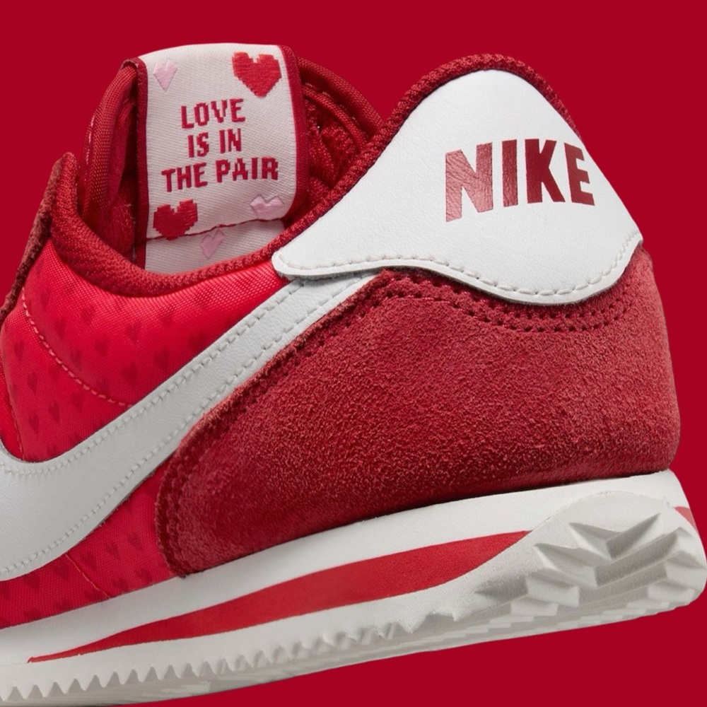 NEW Nike Red Hearts Cortez GS size 7-7.5